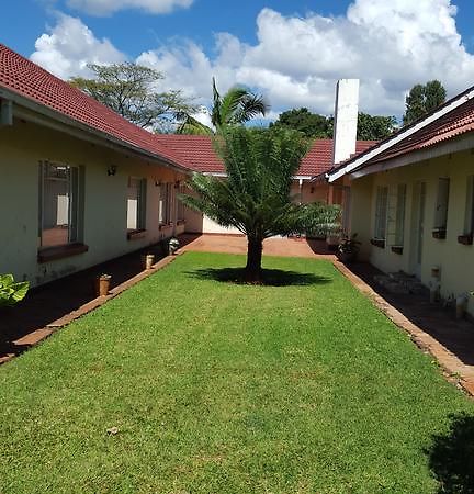 Palm villa Harare Exteriör bild