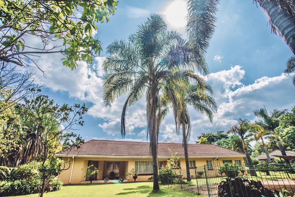 Palm villa Harare Exteriör bild